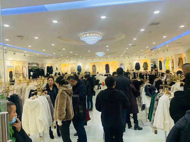 寒冬催熱皮草市場，電子產品銷售面臨挑戰